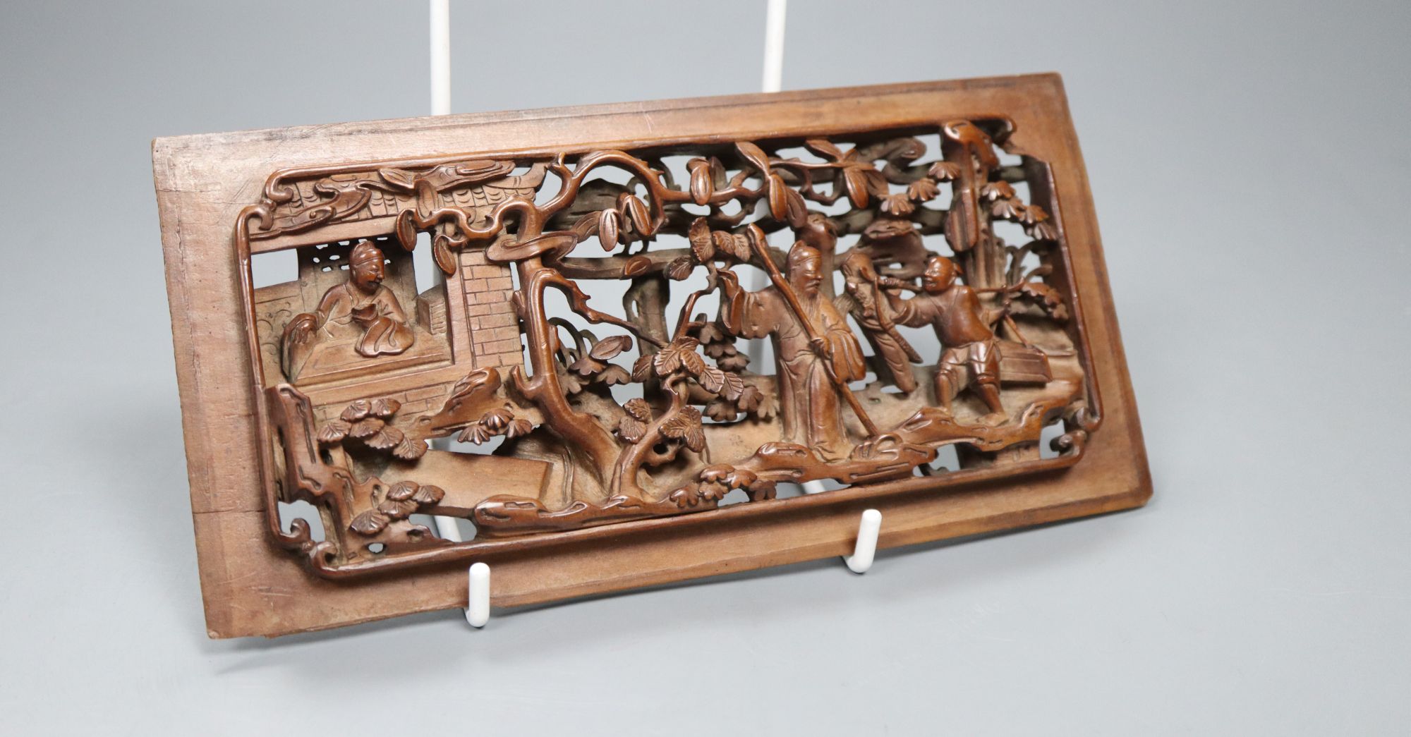 An 18th/19th century Chinese carved boxwood figure panel 20 x 10cm